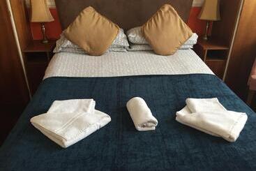Welbeck Hotel   Close To Beach, Train Station & Southend Airport