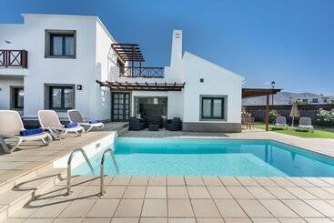 Camelot Holiday Homes By Livvo - San Marcial del Rubicón