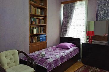 هاستل Guesthouse Lilia &wine Celler