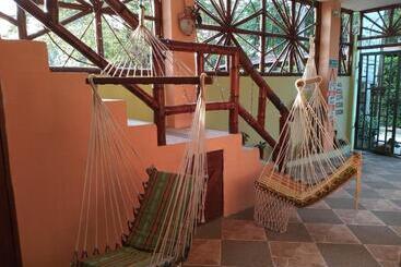 هاستل Hostal Casa Taisha