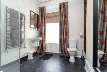 تختخواب و صبحانه Antrim House Guest Rooms & Suites