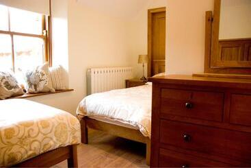 تختخواب و صبحانه Courtyard Mews Armagh City
