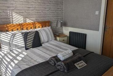 تختخواب و صبحانه Croyland Guest House