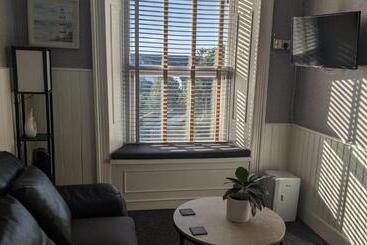 تختخواب و صبحانه Croyland Guest House