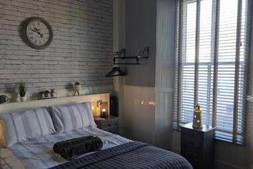 تختخواب و صبحانه Croyland Guest House