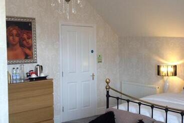 تختخواب و صبحانه Haversham House  Adults Only
