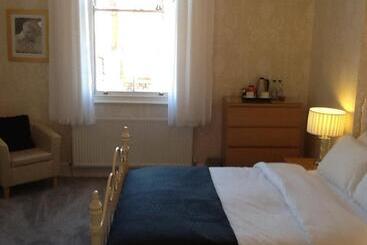 تختخواب و صبحانه Haversham House  Adults Only