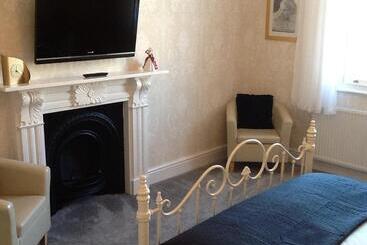 تختخواب و صبحانه Haversham House Adults Only