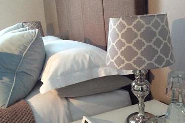 تختخواب و صبحانه Pitcullen Guest House