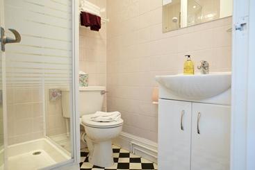 تختخواب و صبحانه Pitcullen Guest House