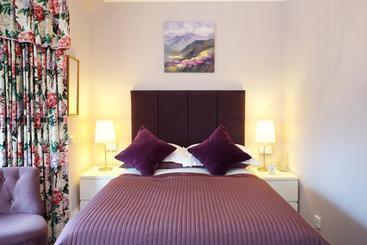 تختخواب و صبحانه Pitcullen Guest House