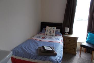 تختخواب و صبحانه Sandcastles Guest House