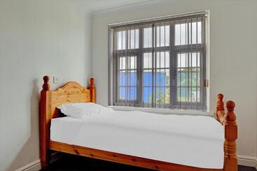 تختخواب و صبحانه The Gables Hotel, Birmingham Airport