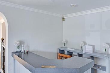 تختخواب و صبحانه The Gables Hotel, Birmingham Airport