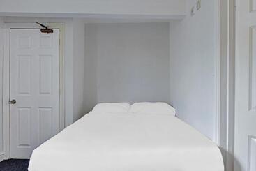تختخواب و صبحانه The Gables Hotel, Birmingham Airport