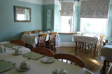 تختخواب و صبحانه The Norman Guest House