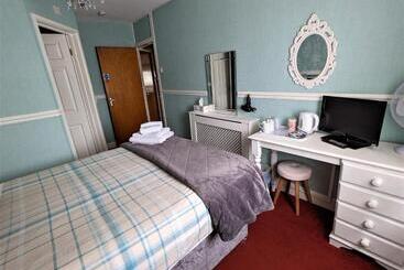 تختخواب و صبحانه The Norman Guest House