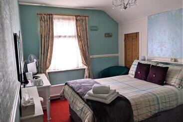 تختخواب و صبحانه The Norman Guest House