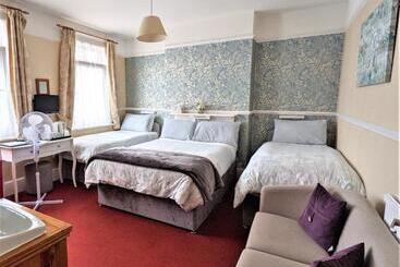 تختخواب و صبحانه The Norman Guest House