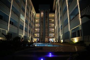 Cowrie Shell Beach Apartments Official