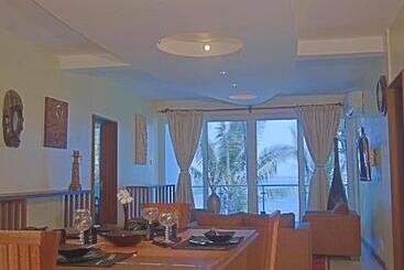 Cowrie Shell Beach Apartments Official