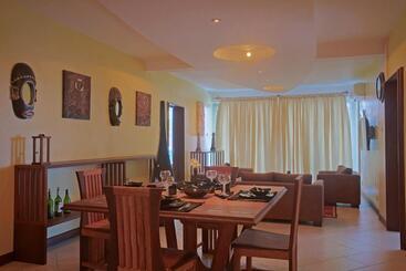 Cowrie Shell Beach Apartments Official
