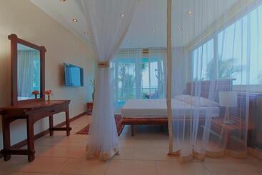 Cowrie Shell Beach Apartments Official