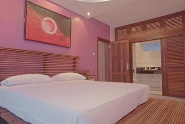 Cowrie Shell Beach Apartments Official