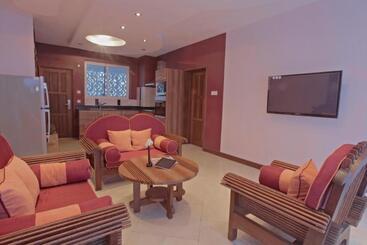 Cowrie Shell Beach Apartments Official