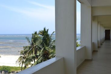 Cowrie Shell Beach Apartments Official