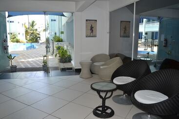 Cowrie Shell Beach Apartments Official