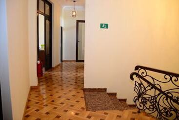 هاستل Guest House Batumi Globus