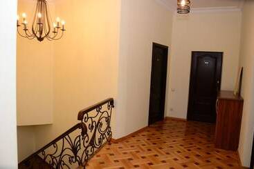 هاستل Guest House Batumi Globus