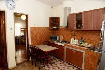 هاستل Guest House Batumi Globus