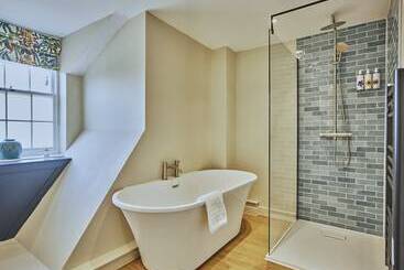 هتل Full Moon Inn Rudge