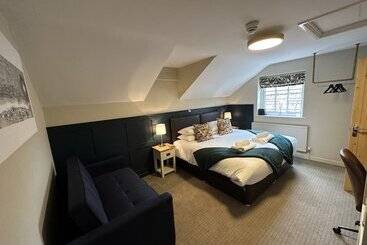 هتل Full Moon Inn Rudge