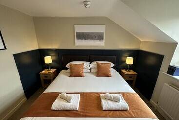 هتل Full Moon Inn Rudge