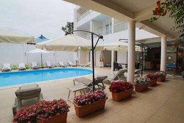 هتل Kobuleti Beach Club