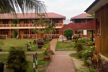 هتل Purnama Beach Resort