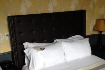 酒店 The Crown And Thistle