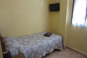 هاستل Hostal Abastos
