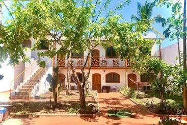 فندق صغير Hostal White House Galapagos