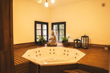 هتل Hostal Cruz Chica