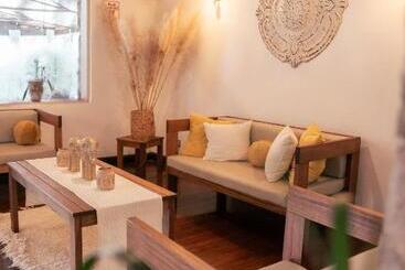 هتل Hostal Cruz Chica