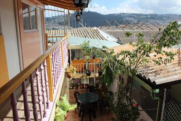 هتل Hostal Yumbo Imperial