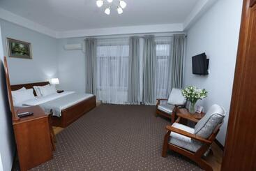 هتل Khujand Grand