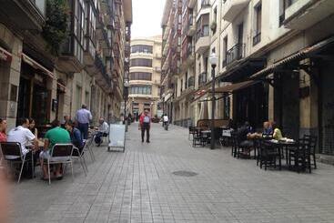 هتل Zubia Urban Rooms