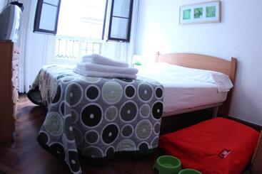 هتل Zubia Urban Rooms