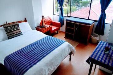 Erupcion Art Hotel & Hostel