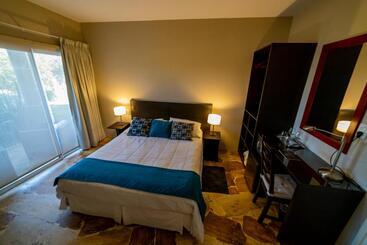 هتل Chaglasian Wine & Suites